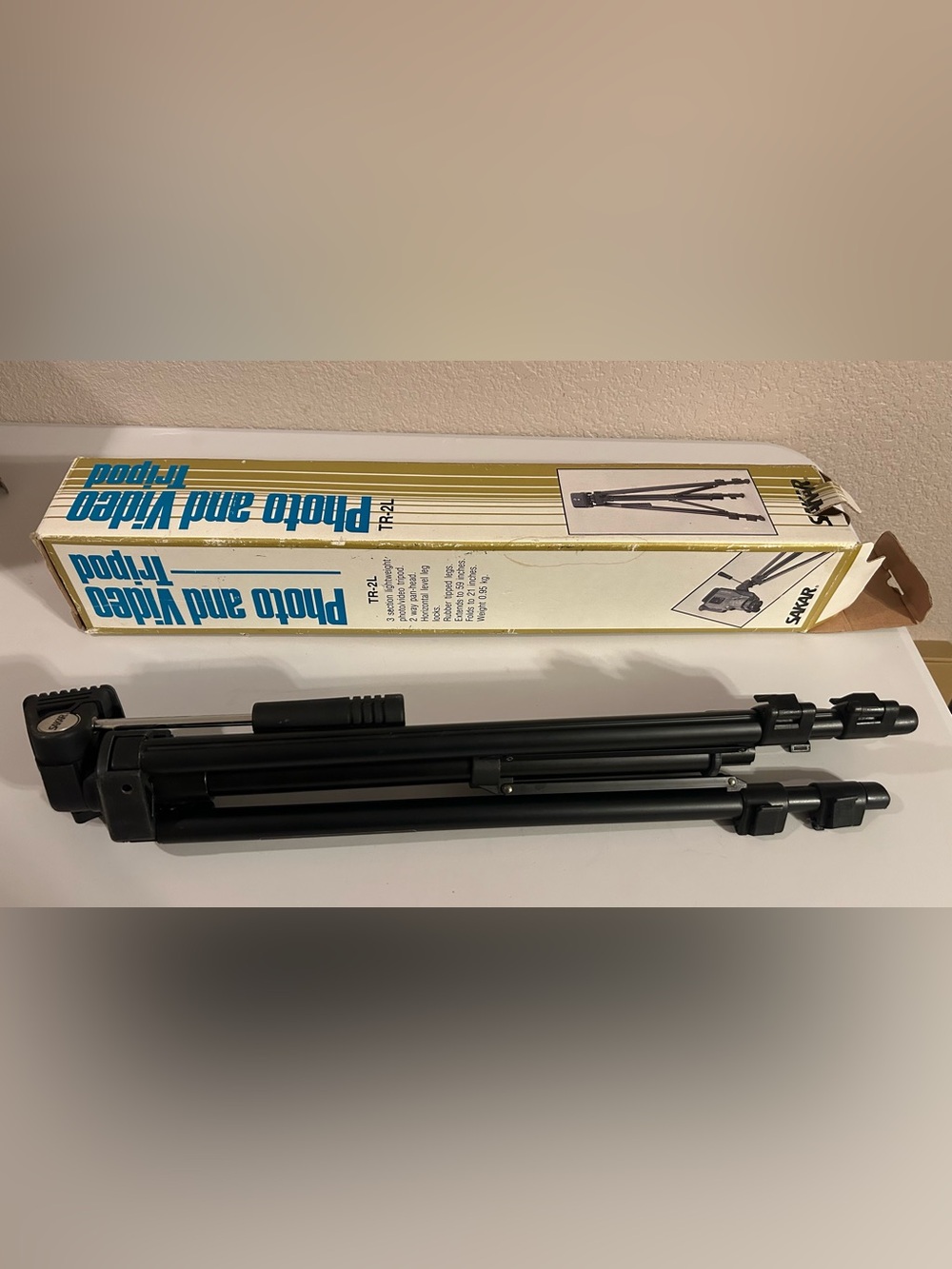 Sakar TR-2L Photo and Video Tripod in original box